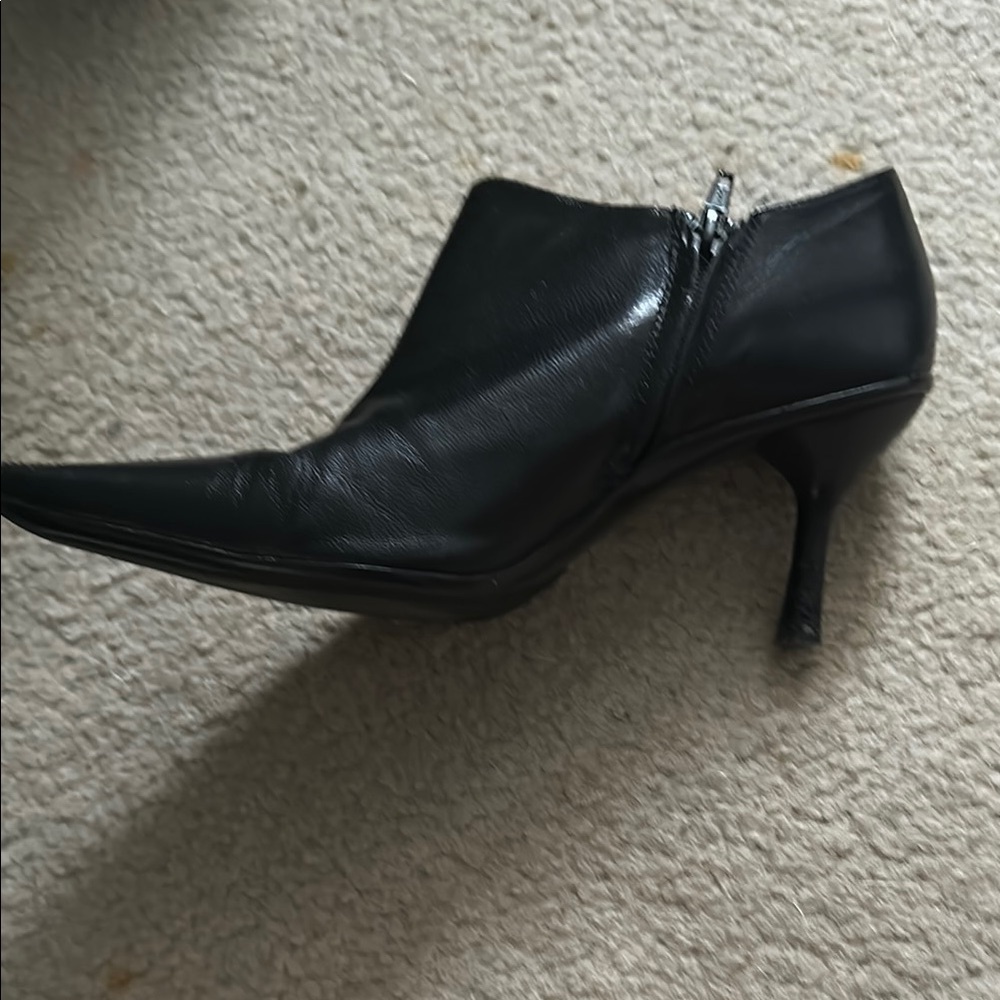 Reaction Kenneth Cole Black Heeled Boots Sleek Design